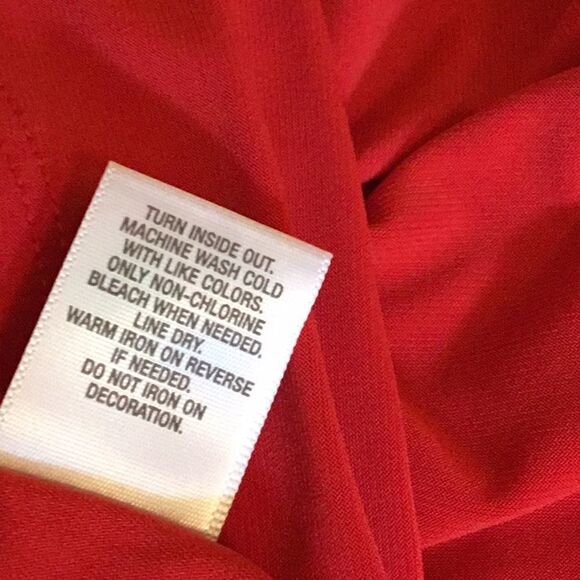 Sleeveless dress in red with built in necklace in size 2 X - Picture 13 of 13